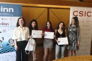 Premiadas IES Pando junto a profesoras