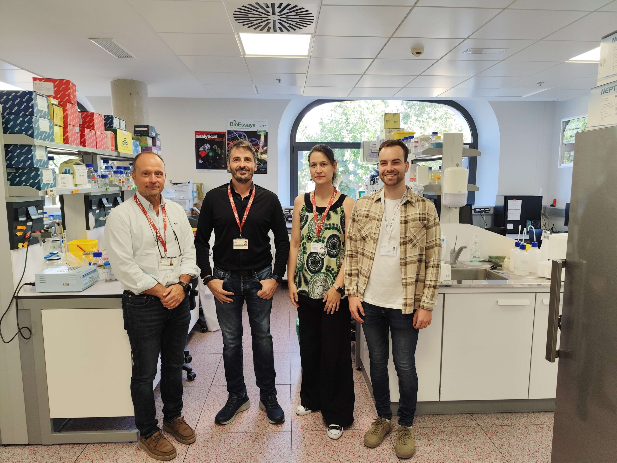 De izquierda a derecha: Mario F. Fraga, Agustín F. Fernández, Rocío G. Urdinguio y Javier Gancedo Verdejo De izquierda a derecha: Mario F. Fraga, Agustín F. Fernández, Rocío G. Urdinguio y Javier Gancedo Verdejo